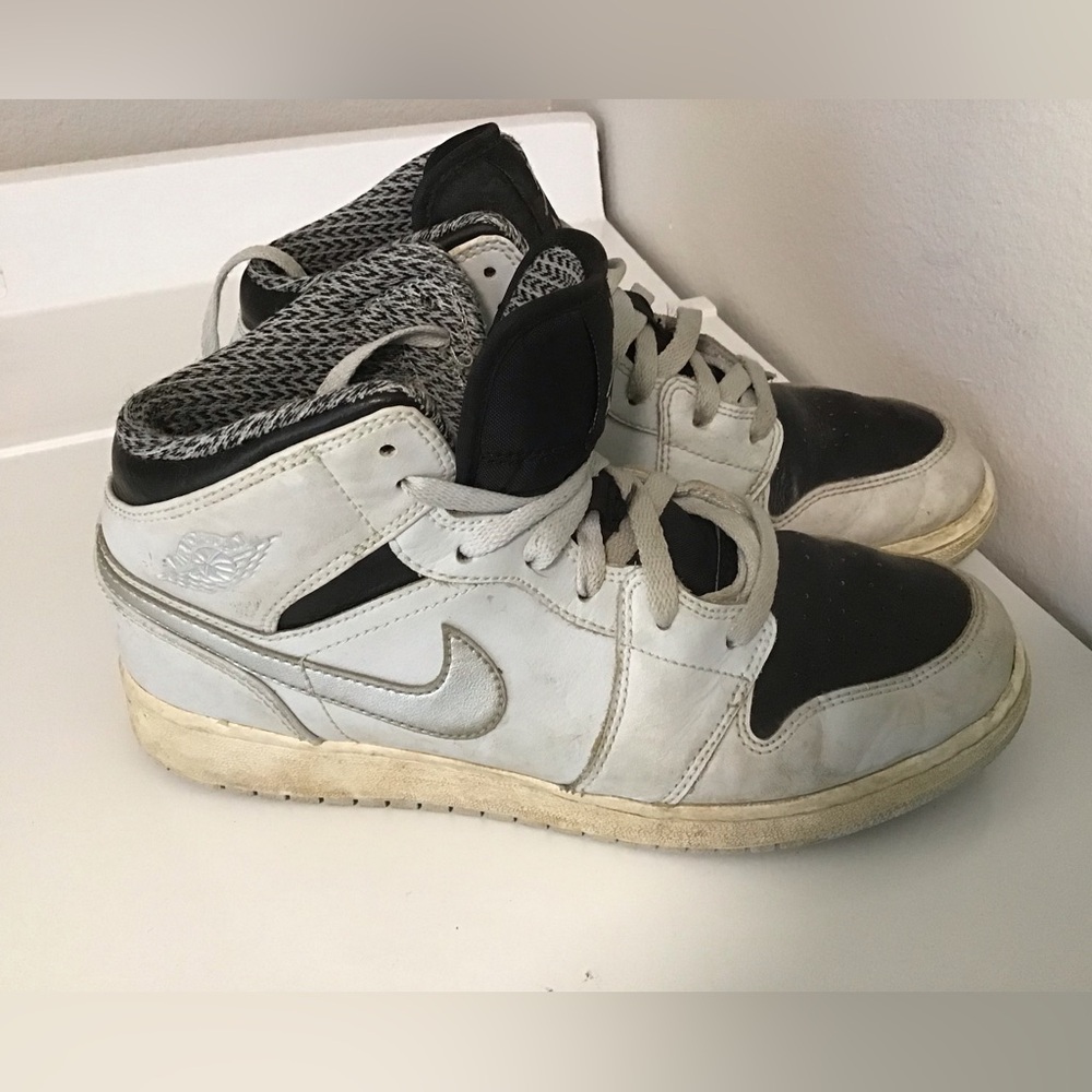 Nike Air Jordan 1 Mid Platinum Grey Sz 6Y